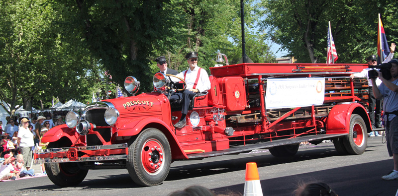 1931 Seagrave fire truck in first parade appearance